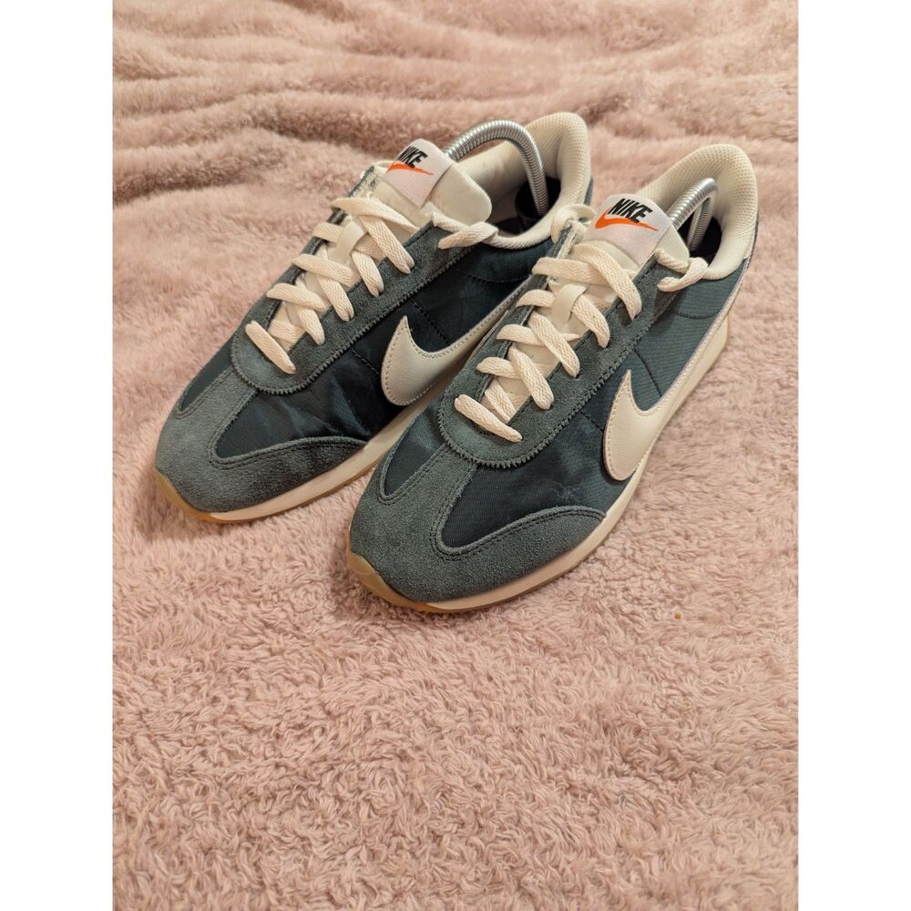 Nike Pacific Vintage Green / Pale Ivory trainers, Women's Size 10
